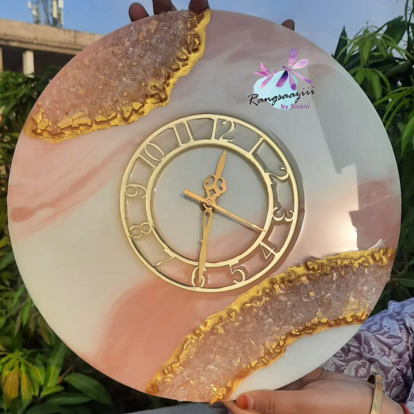 Elegent Cream The luxury Resin Art Wall Clock